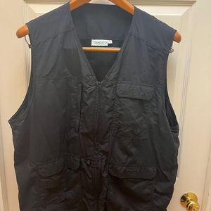 Men's travel vest